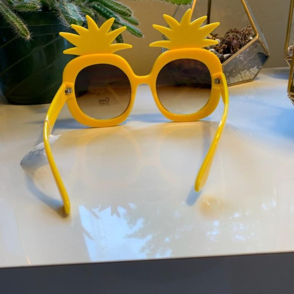 Circus by Sam Edelman Pineapple Sunglasses - Picture 2 of 4